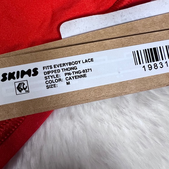 Skims Fits Everybody Lace Dipped Thong Cayenne Red PN-THG-9371 Womens Size M NEW - Picture 9 of 11